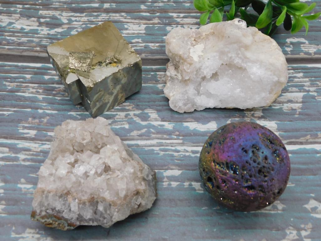 MIXED LOT ROCK STONE LAPIDARY SPECIMEN HAUL - NATURAL COLLECTOR STONES FOR ROCKHOUNDS: A collector's assortment of natural rock and stone pieces, offered together as one lot for rockhounds and hobbyists who like discovering a range of specimens. Each piece brings its own character to th