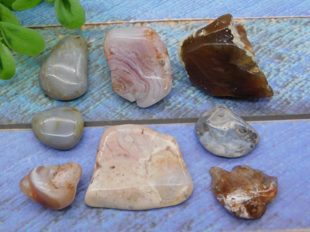 MIXED LOT ROCK STONE LAPIDARY SPECIMEN SELECTION - ASSORTED NATURAL MINERAL SPECIMENS: This natural stone and rock lot offers an assortment well suited to collectors, resellers, and lapidary hobbyists. A convenient way to add several specimens to a collection at once. See photos for exa