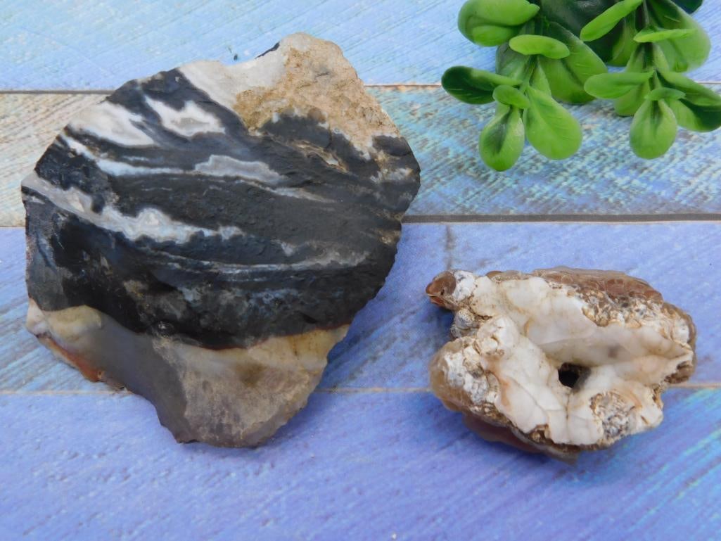 MIXED LOT ROCK STONE LAPIDARY SPECIMEN BATCH - COLLECTOR GEMSTONE ROUGH FOR ROCKHOUNDS: A natural assortment of rock and stone specimens bundled together, appealing to mineral collectors and lapidary hobbyists alike. The mix offers something interesting for display or further work. See p