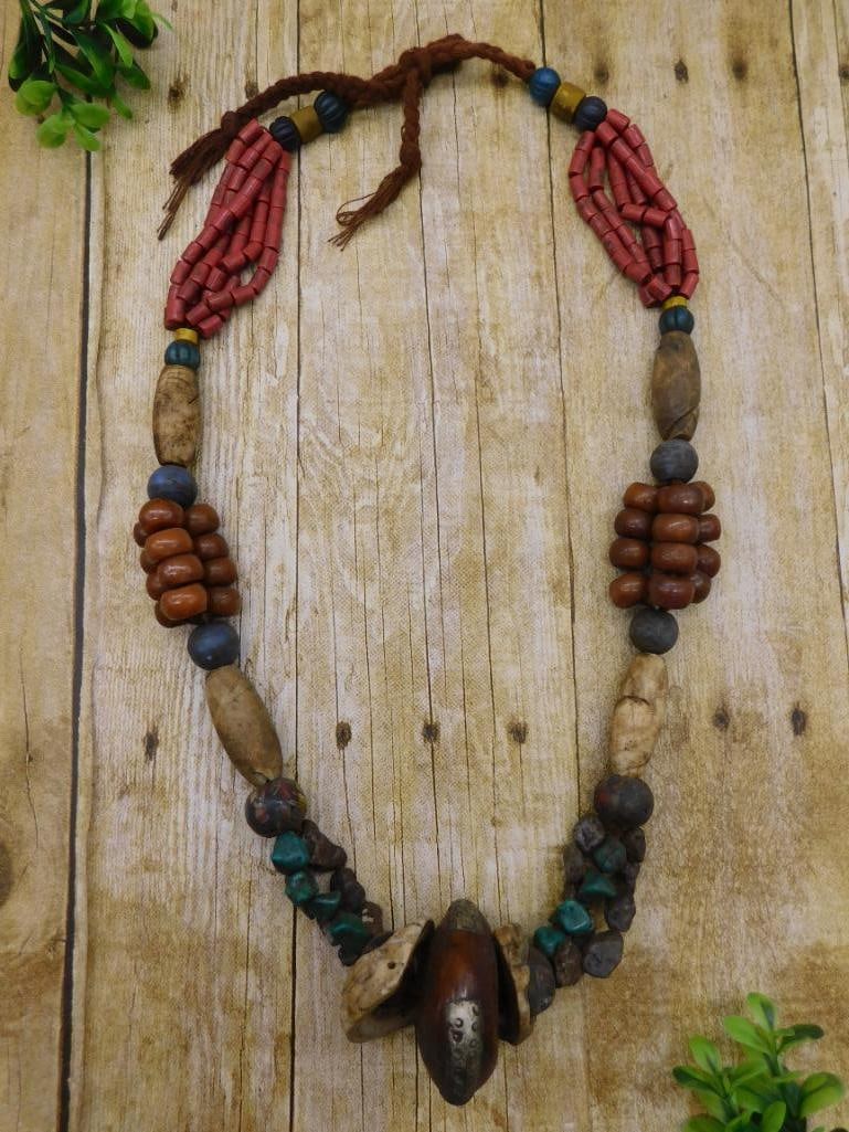 AFRICAN TRADE BEADS ROCK STONE LAPIDARY SPECIMEN: AFRICAN TRADE BEADS ROCK STONE LAPIDARY SPECIMEN