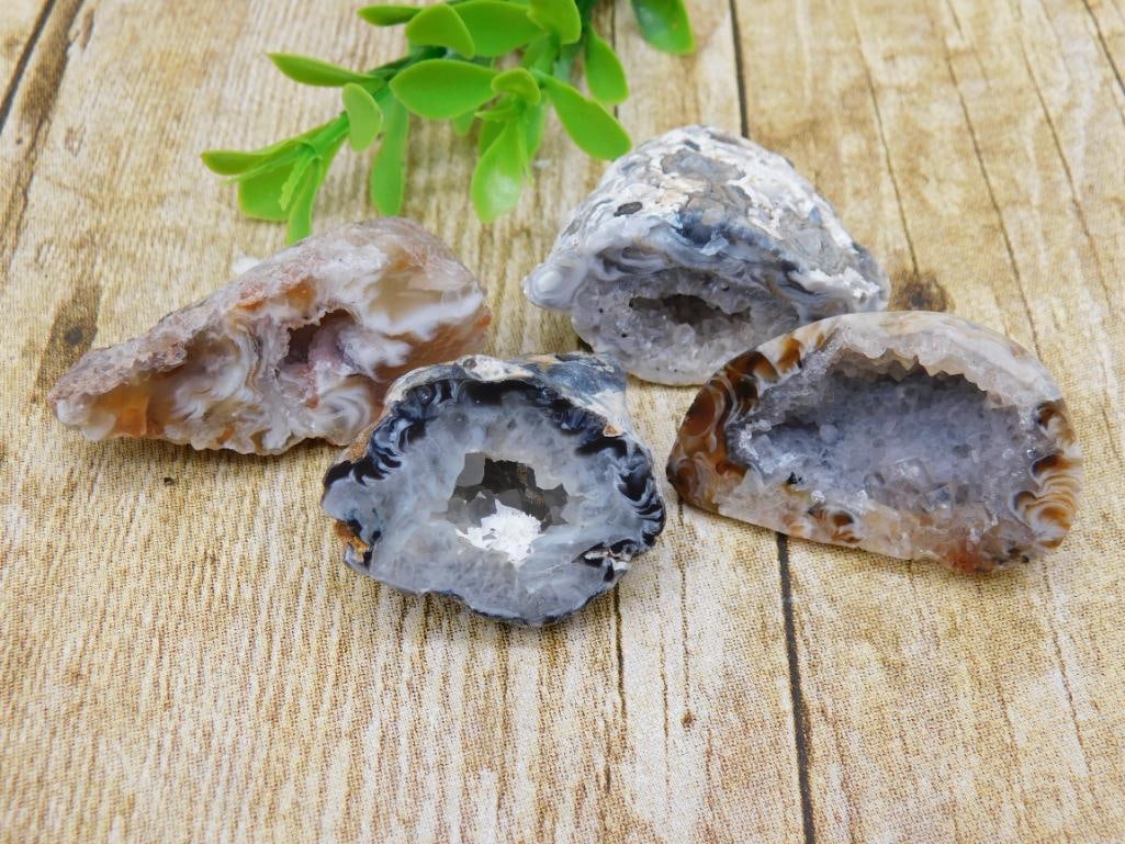 OCO GEODES ROCK STONE LAPIDARY SPECIMEN: Discover an extraordinary collection of natural wonders and estate treasures in Hatman's Auctions' Treasures of the Earth Online Auction! Browse turquoise, agate, jasper, petrified wood, quartz crysta