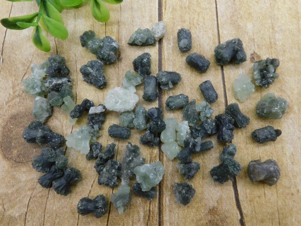 PREHNITE ROCK STONE LAPIDARY SPECIMEN: Discover an extraordinary collection of natural wonders and estate treasures in Hatman's Auctions' Treasures of the Earth Online Auction! Browse turquoise, agate, jasper, petrified wood, quartz