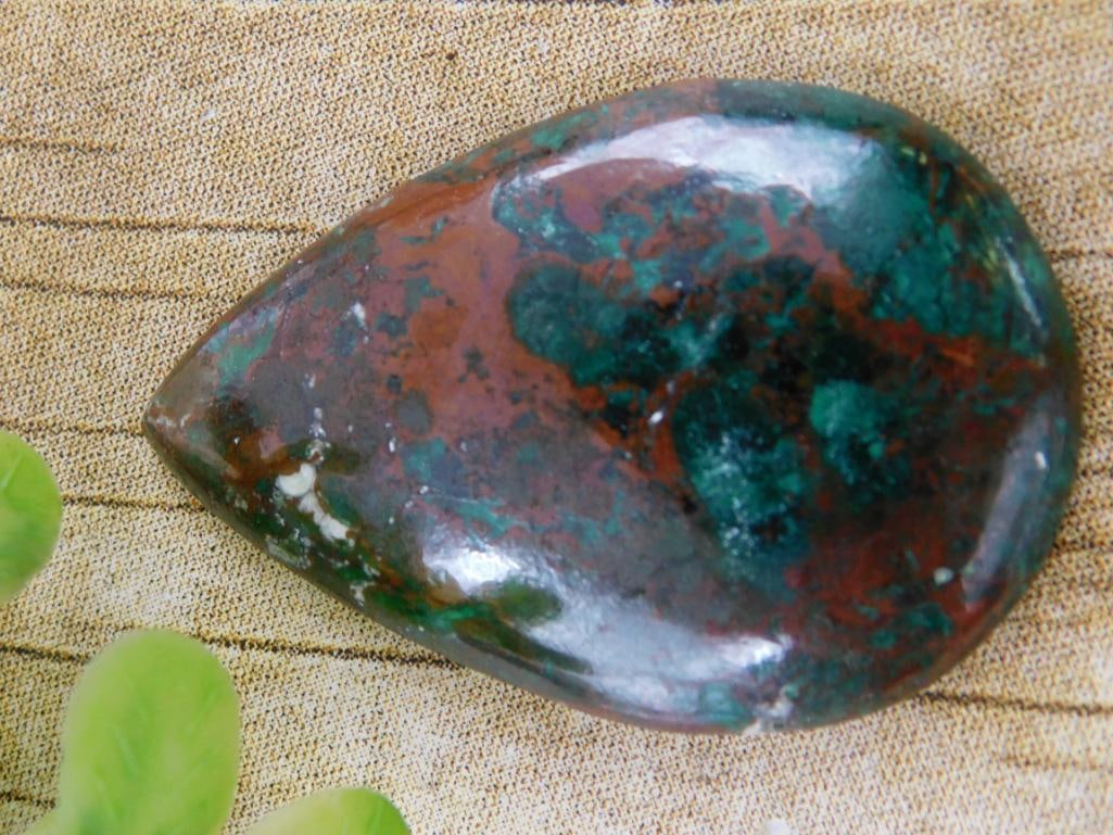 CHRYSOCOLLA CABOCHON ROCK STONE LAPIDARY SPECIMEN: Discover an extraordinary collection of natural wonders and estate treasures in Hatman's Auctions' Treasures of the Earth Online Auction! Browse turquoise, agate, jasper, petrified wood, quartz