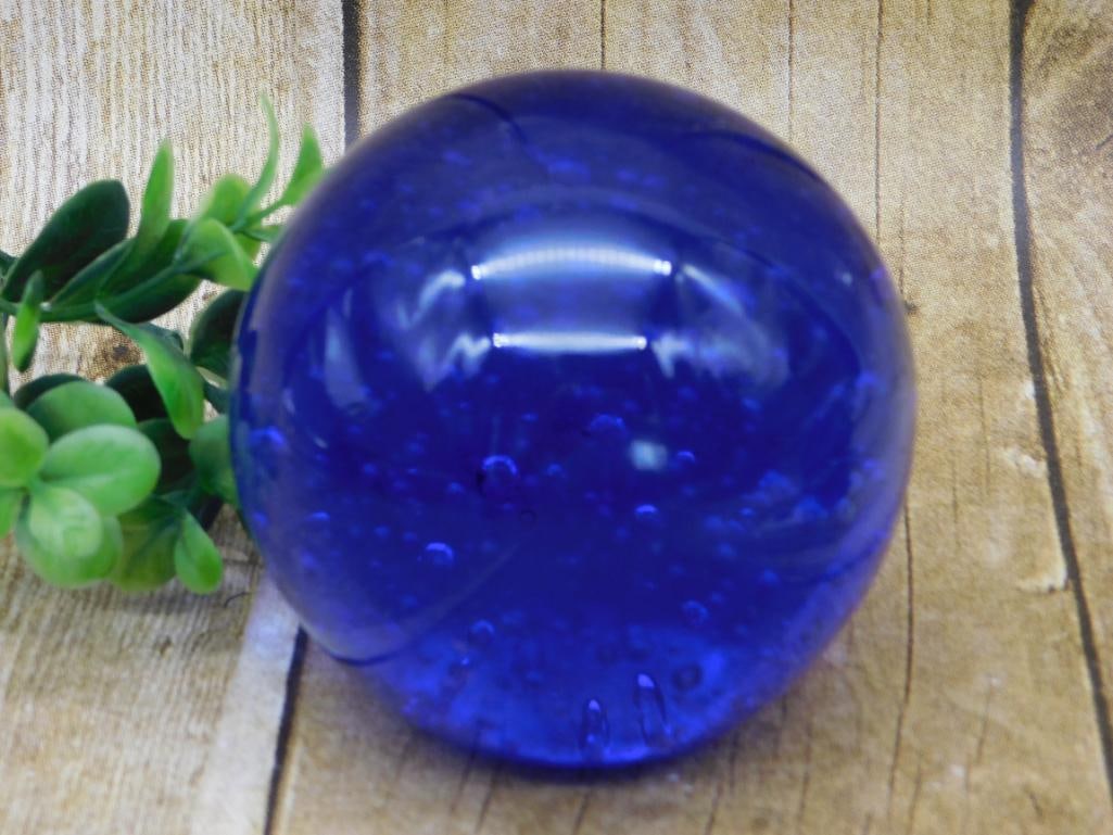 GLASS SPHERE PAPERWEIGHT BLUE: Discover an extraordinary collection of natural wonders and estate treasures in Hatman's Auctions' Treasures of the Earth Online Auction! Browse turquoise, agate, jasper, petrified wood, quartz