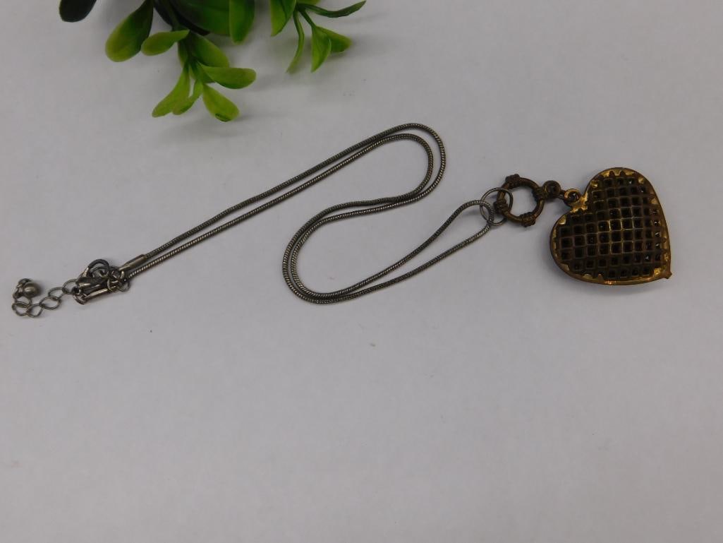 Vintage Heart Pendant Necklace With Chain: Vintage Heart Pendant Necklace With Chain