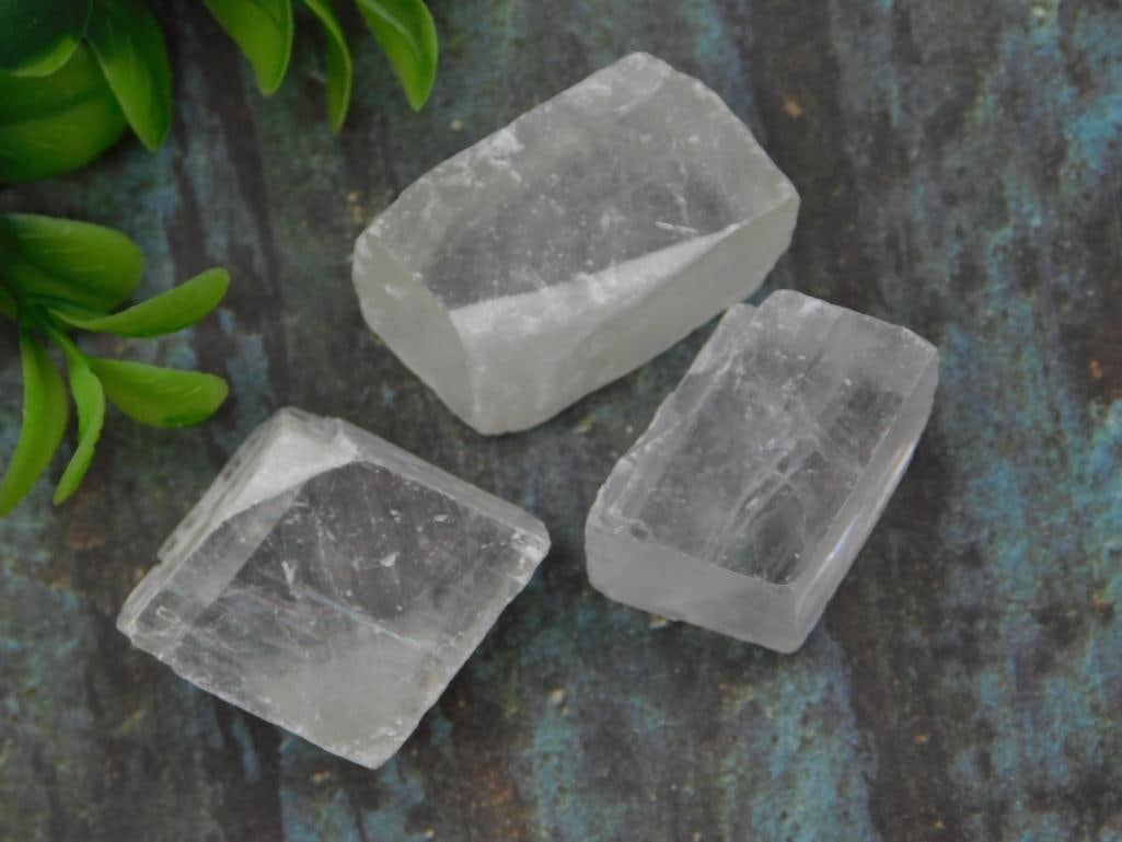 ICELANDIC SPAR ROCK STONE LAPIDARY SPECIMEN (1 of 2)