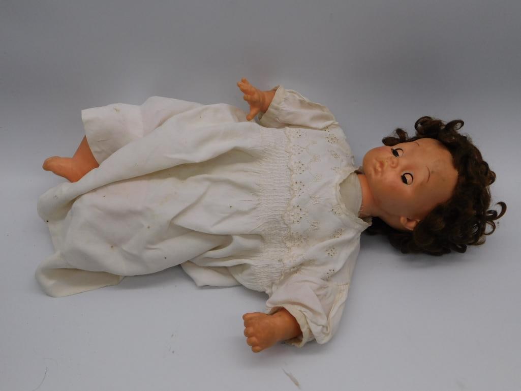 VINTAGE BABY DOLL WITH SLEEPY EYES WHITE EYELET NIGHTGOWN: VINTAGE BABY DOLL WITH SLEEPY EYES WHITE EYELET NIGHTGOWN