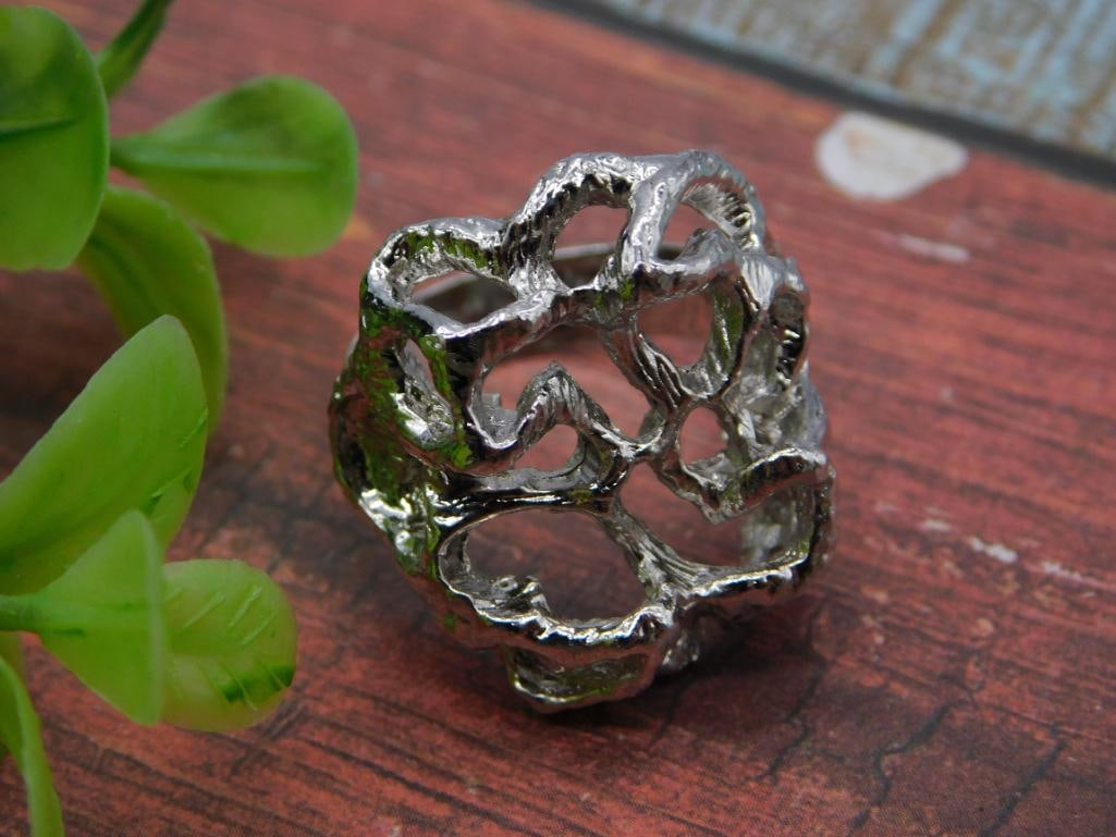 SILVER TONE RING: SILVER TONE RING