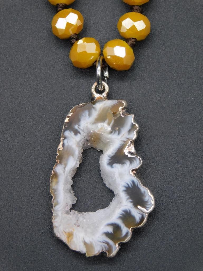 GEODE SLICE PENDANT ON SPARKLE BEAD NECKLACE: GEODE SLICE PENDANT ON SPARKLE BEAD NECKLACE