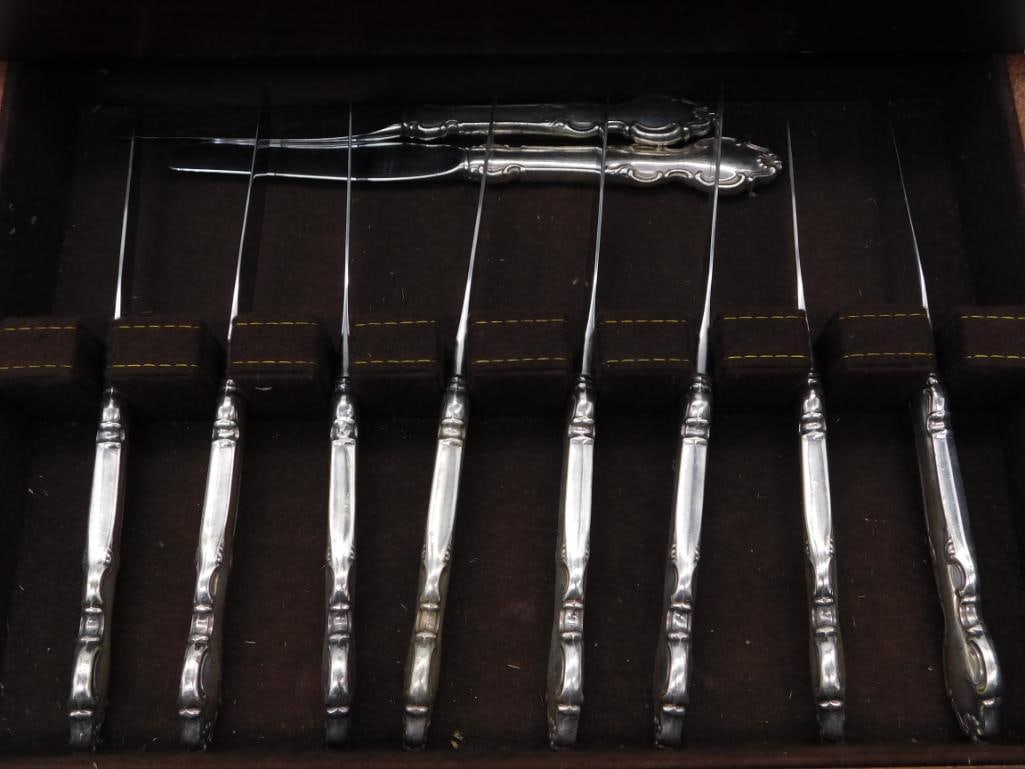 REED AND BARTON FLATWARE COMPLETE SET - 4
