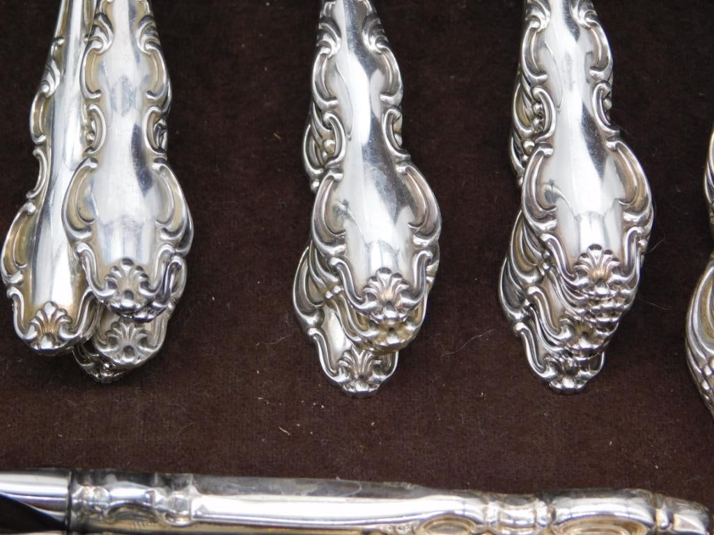 REED AND BARTON FLATWARE COMPLETE SET - 7