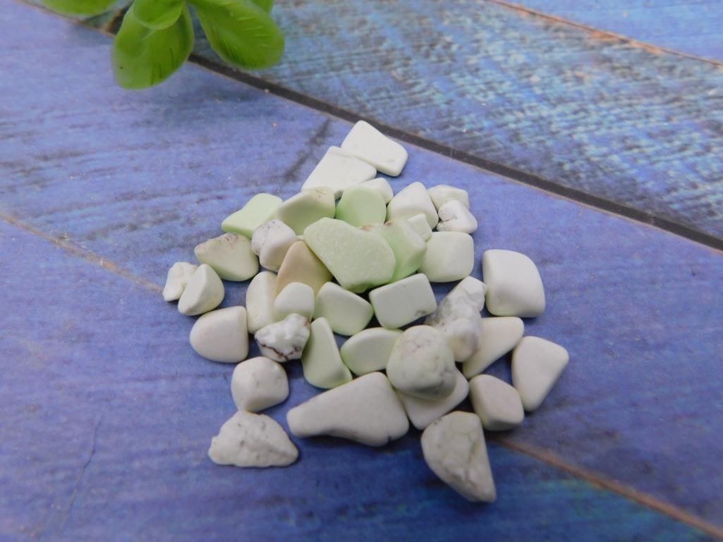 Loose Howlite/Turquoise Chip Beads: Small pile of undrilled polished howlite and turquoise-colored stone chips.