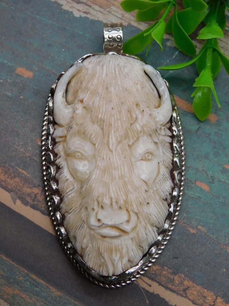CARVED BONE BISON PENDANT ROCK STONE LAPIDARY SPECIMEN: CARVED BONE BISON PENDANT ROCK STONE LAPIDARY SPECIMEN