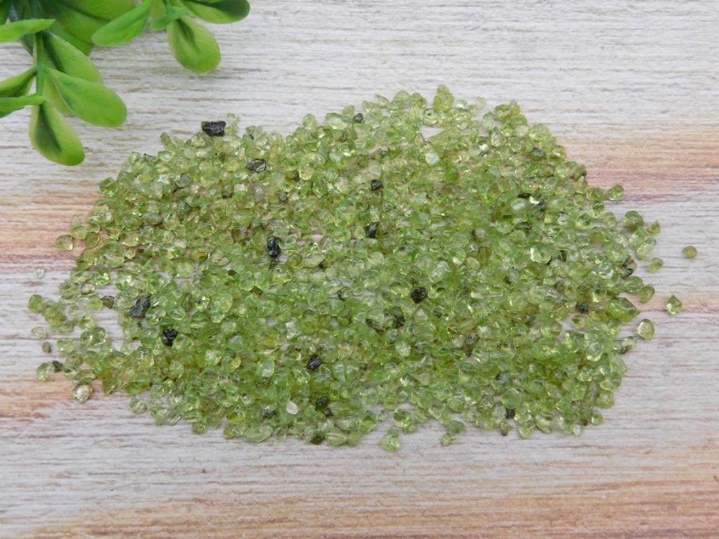 PERIDOT ROCK STONE LAPIDARY SPECIMEN: Discover an extraordinary collection of natural wonders and estate treasures in Hatman's Auctions' Treasures of the Earth Online Auction! Browse turquoise, agate, jasper, petrified wood, quartz crysta