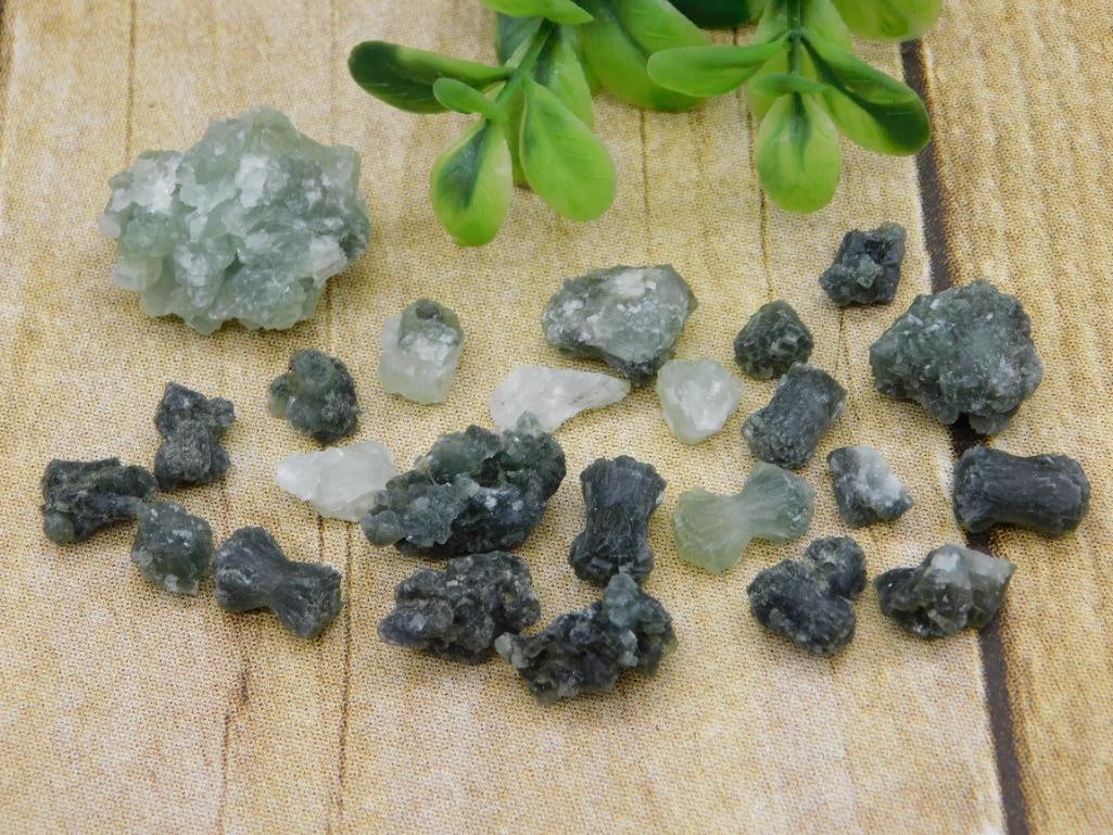 PREHNITE ROCK STONE LAPIDARY SPECIMEN: Discover an extraordinary collection of natural wonders and estate treasures in Hatman's Auctions' Treasures of the Earth Online Auction! Browse turquoise, agate, jasper, petrified wood, quartz