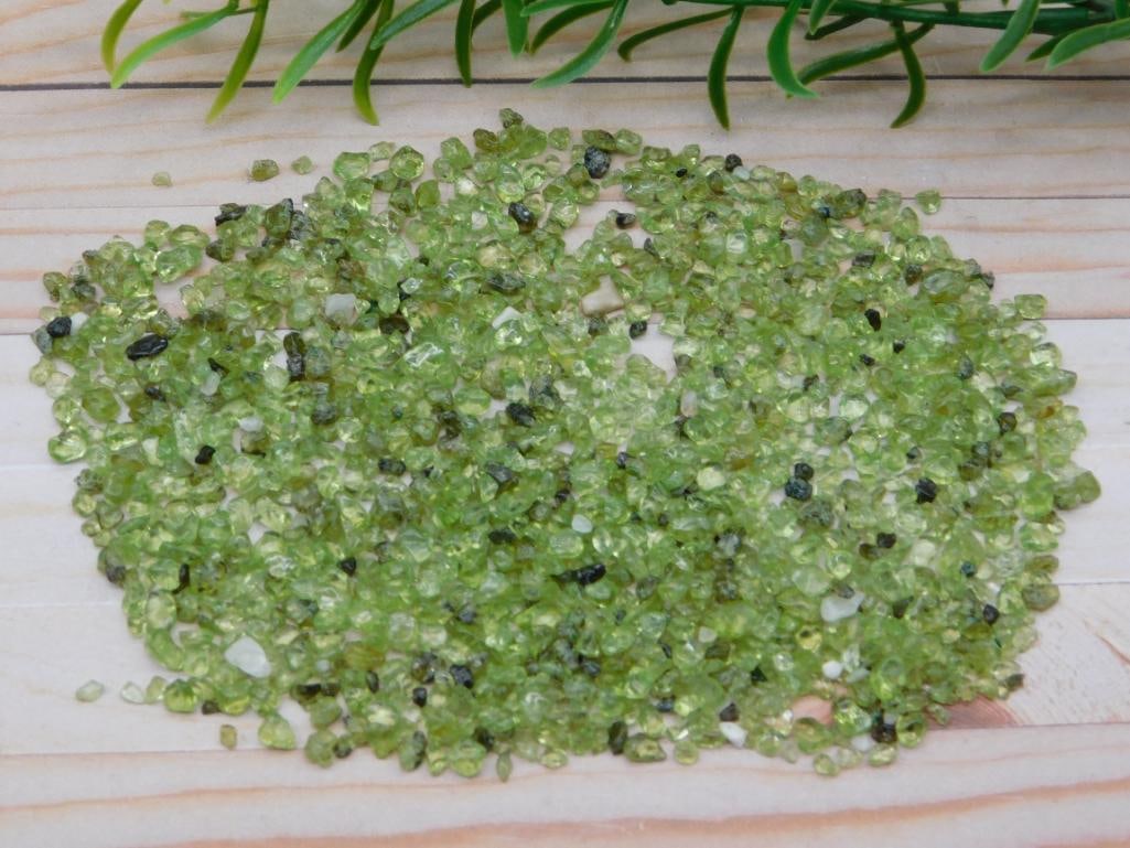 PERIDOT ROCK STONE LAPIDARY SPECIMEN: Discover an extraordinary collection of natural wonders and estate treasures in Hatman's Auctions' Treasures of the Earth Online Auction! Browse turquoise, agate, jasper, petrified wood, quartz crysta