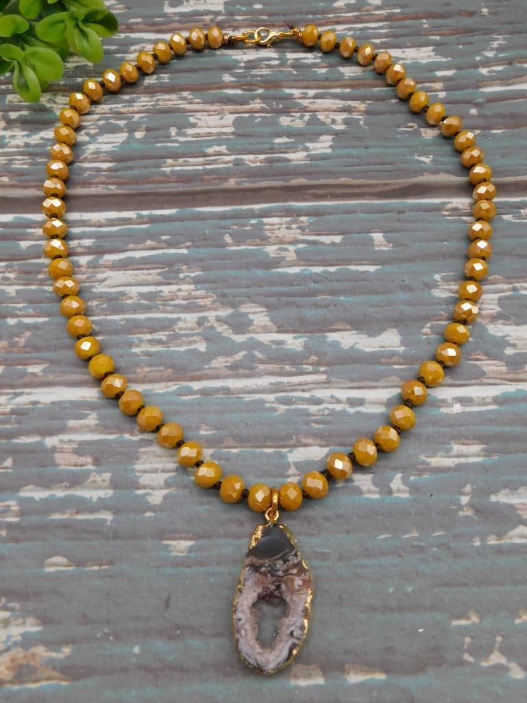 GEODE SLICE PENDANT ON SPARKLE BEAD NECKLACE: Discover an extraordinary collection of natural wonders and estate treasures in Hatman's Auctions' Treasures of the Earth Online Auction! Browse turquoise, agate, jasper, petrified wood, quartz crysta