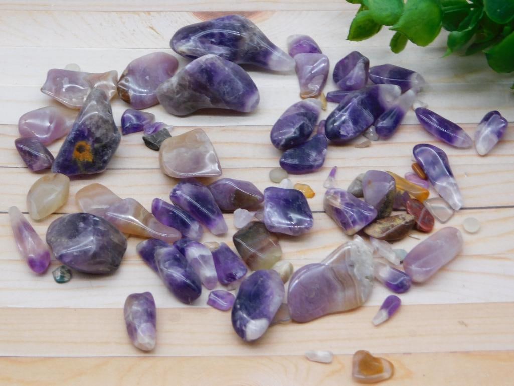 AMETHYST ROCK STONE LAPIDARY SPECIMEN: Discover an extraordinary collection of natural wonders and estate treasures in Hatman's Auctions' Treasures of the Earth Online Auction! Browse turquoise, agate, jasper, petrified wood, quartz