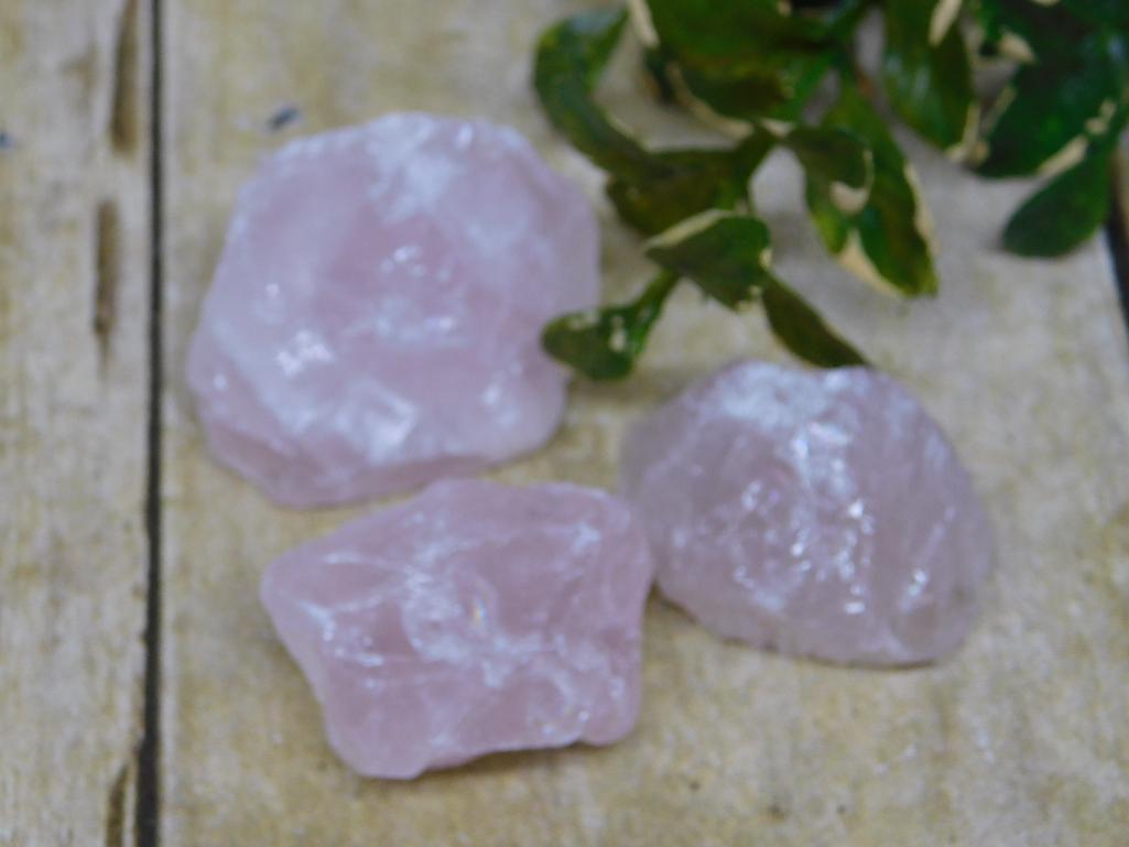 ROSE QUARTZ ROCK STONE LAPIDARY SPECIMEN: Discover an extraordinary collection of natural wonders and estate treasures in Hatman's Auctions' Treasures of the Earth Online Auction! Browse turquoise, agate, jasper, petrified wood, quartz crysta