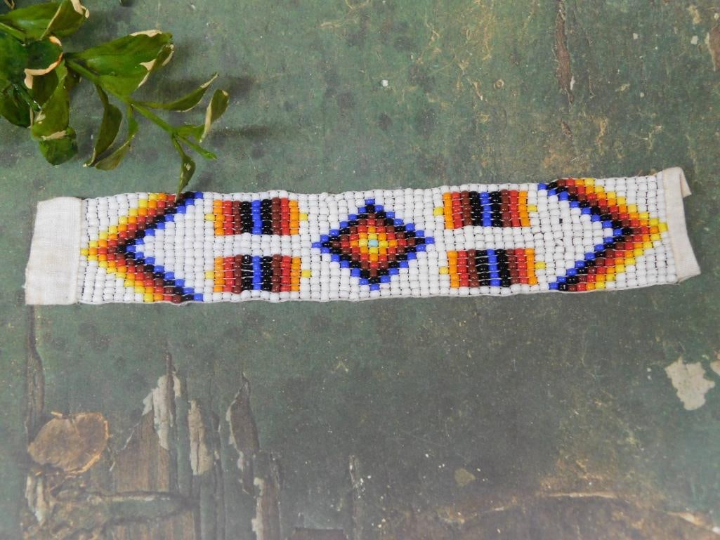 SEED BEAD NATIVE AMERICAN DESIGN BAND: Discover an extraordinary collection of natural wonders and estate treasures in Hatman's Auctions' Treasures of the Earth Online Auction! Browse turquoise, agate, jasper, petrified wood, quartz crysta