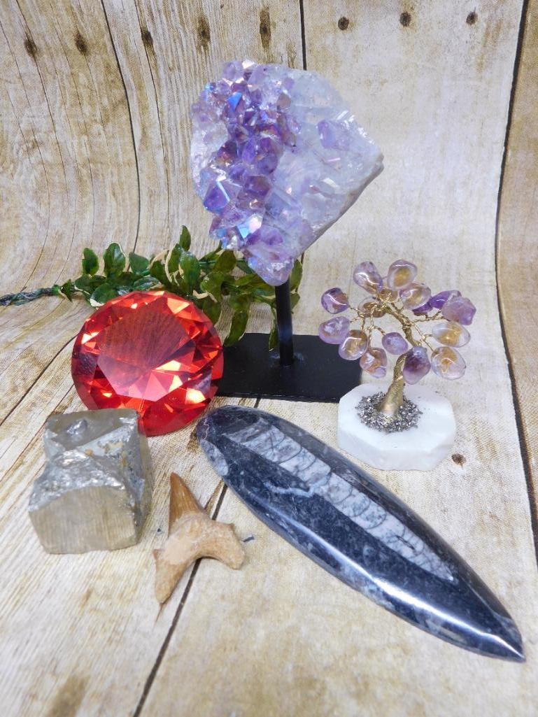 MIXED LOT ROCK STONE LAPIDARY SPECIMEN: Discover an extraordinary collection of natural wonders and estate treasures in Hatman's Auctions' Treasures of the Earth Online Auction! Browse turquoise, agate, jasper, petrified wood, quartz crysta