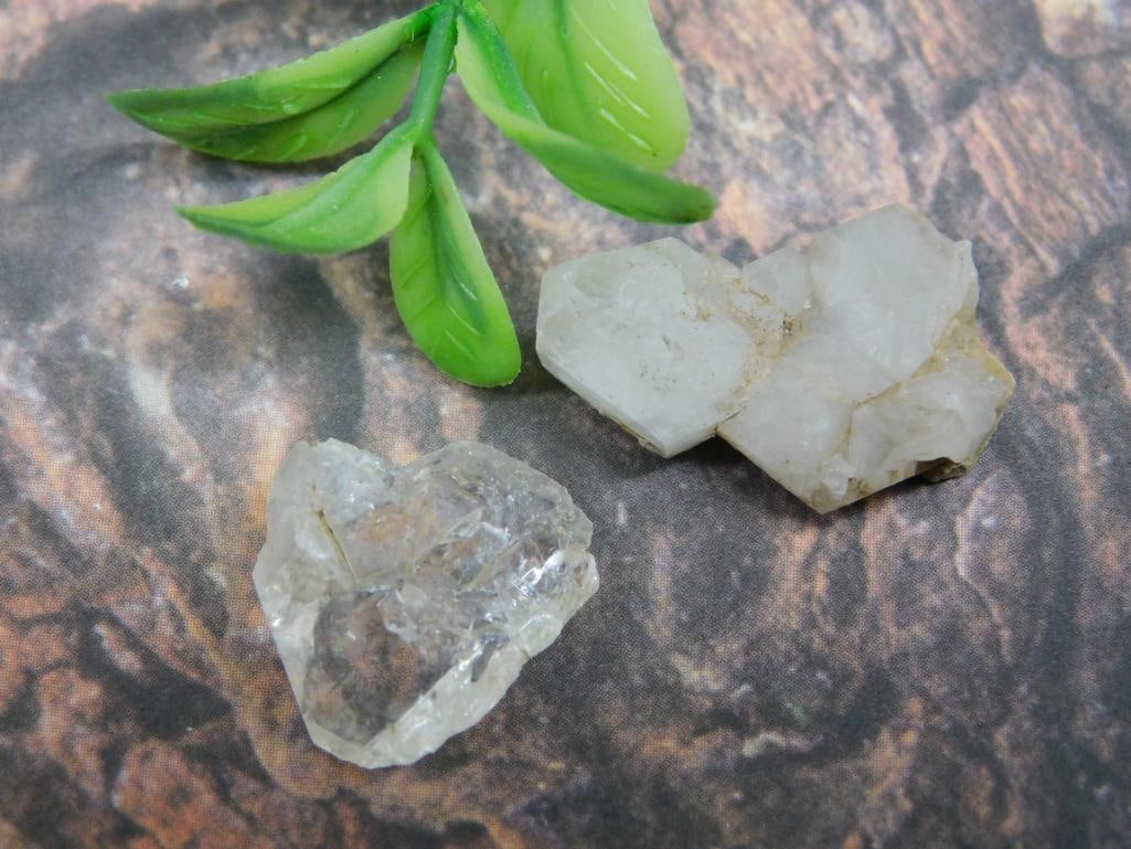 HERKIMER DIAMONDS ROCK STONE LAPIDARY SPECIMEN: Discover an extraordinary collection of natural wonders and estate treasures in Hatman's Auctions' Treasures of the Earth Online Auction! Browse turquoise, agate, jasper, petrified wood, quartz crysta
