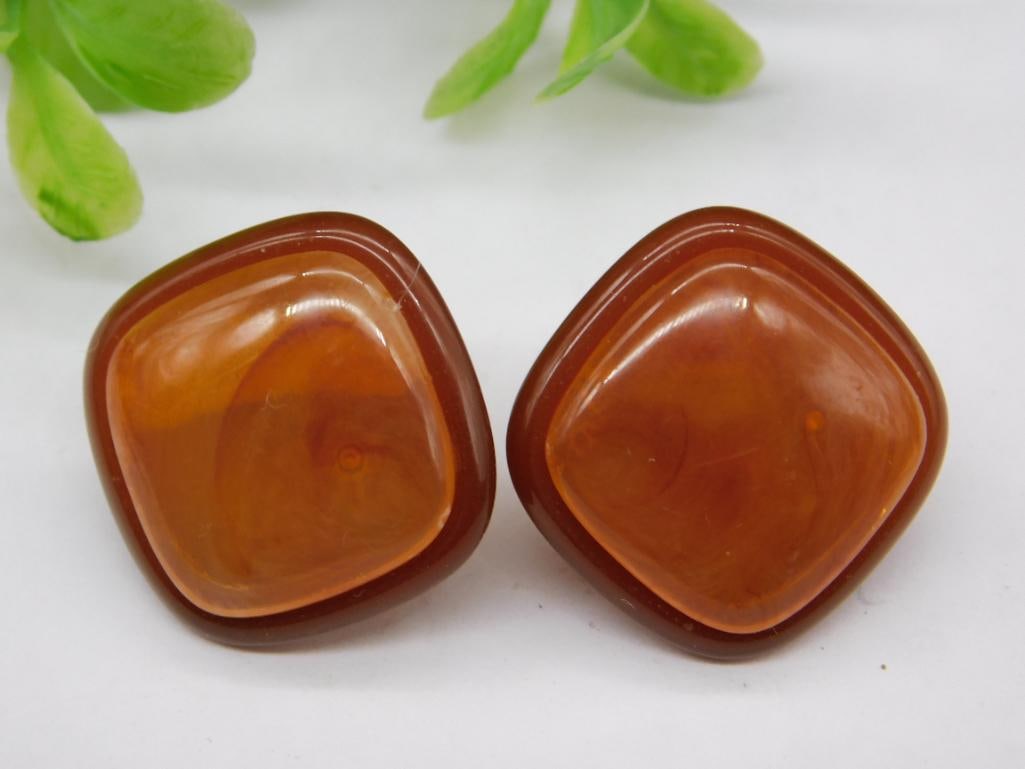Vintage Amber-Toned Clip-On Earrings: Vintage Amber-Toned Clip-On Earrings