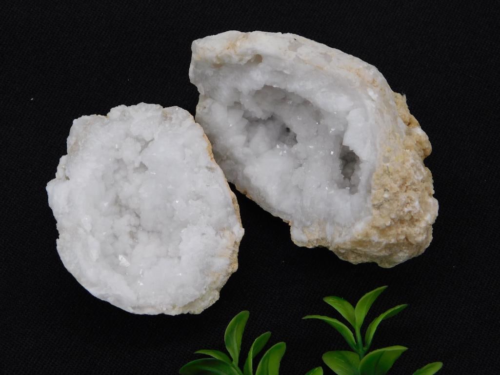 GEODE ROCK STONE LAPIDARY SPECIMEN (1 of 2)