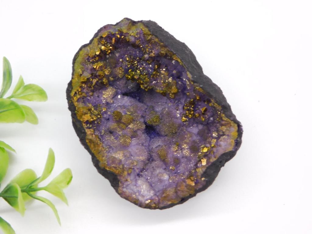 PURPLE AND GOLD GEODE ROCK STONE LAPIDARY SPECIMEN (1 of 2)
