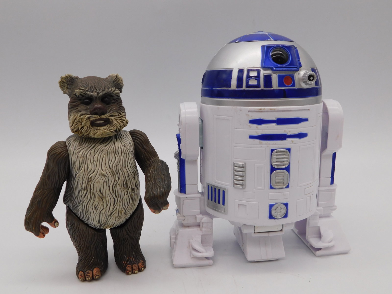 Toy — Star Wars Vintage Kenner Ewok Chief Chirpa and R2-D2 Action Figure Lot (1 of 4)