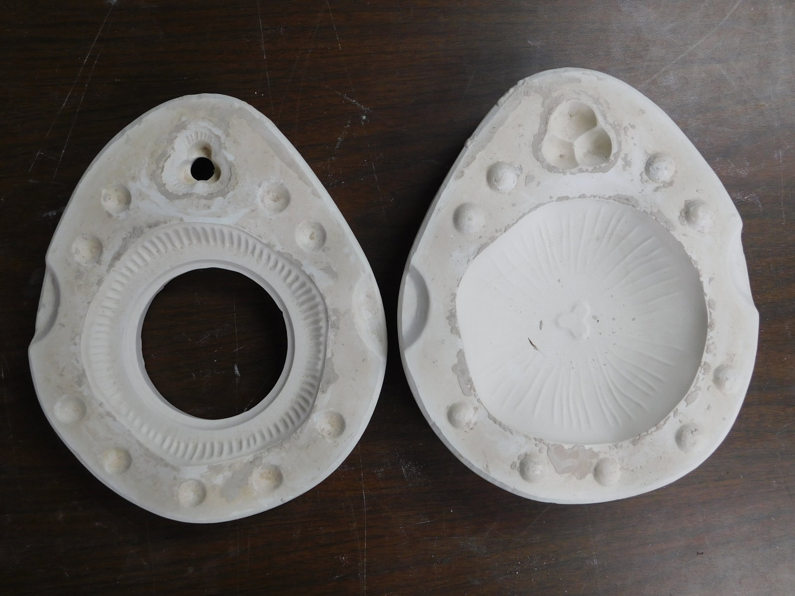 Pottery — Arnel's Circular Plate Lid Plaster Ceramic Casting Mold Model 759 (1 of 4)