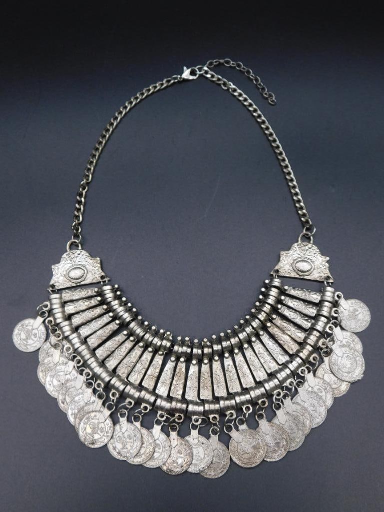 COIN COLLAR PLANT NECKLACE: COIN COLLAR PLANT NECKLACE