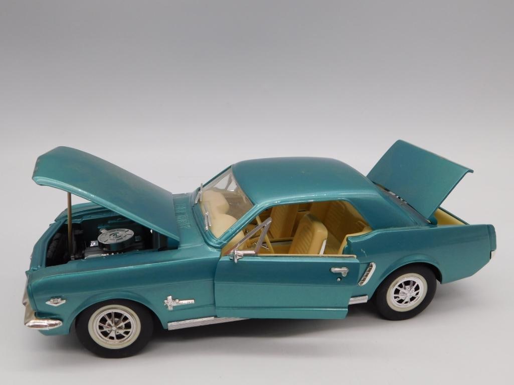 Mira 1964 1/2 Ford Mustang 1:18 Scale Diecast Model Car, Teal (1 of 3)