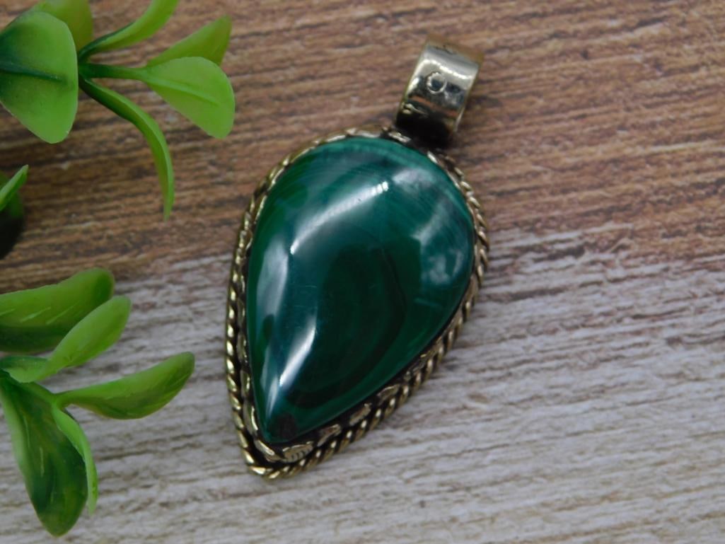 Vintage Antique Malachite Gemstone Pendant White Metal Ornate Floral Bezel Jewelry: Vintage Antique Malachite Gemstone Pendant White Metal Ornate Floral Bezel Jewelry. This striking malachite pendant showcases the natural banded green striping characteristic of quality malachite spec