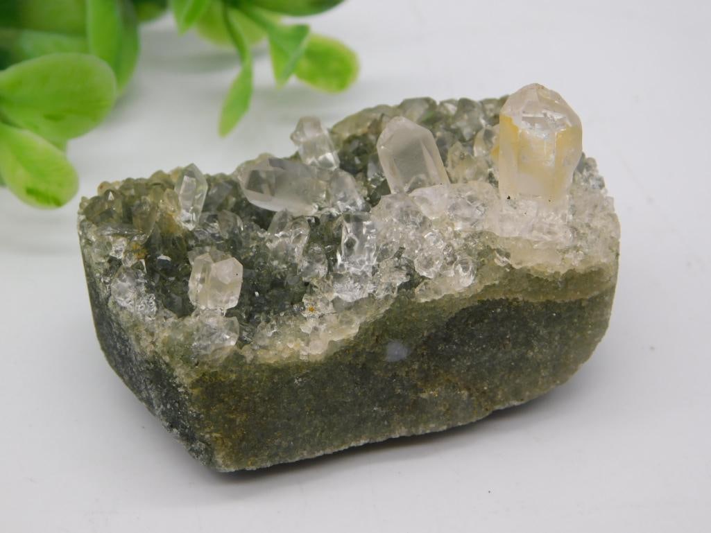 Natural Quartz Crystal Cluster on Matrix: Natural Quartz Crystal Cluster on Matrix