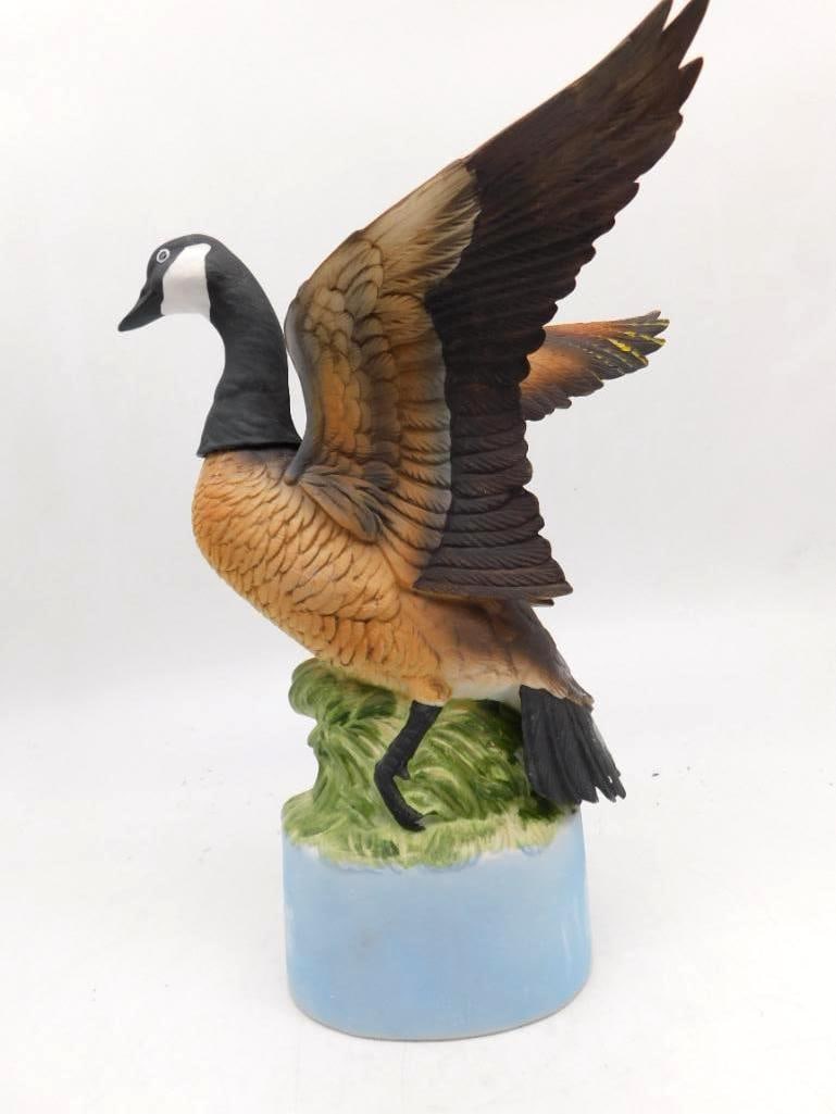 Ski Country Canada Goose Decanter (1 of 4)
