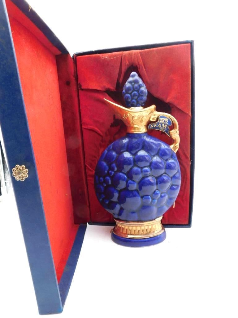 Jim Beam 175th Anniv. Cobalt Blue Grape: A Jim Beam commemorative decanter for the 175th Anniversary, formed as a cobalt blue cluster of grapes with a gilt ewer handle and spout. It is presented in its original hinged box lined in velvet.