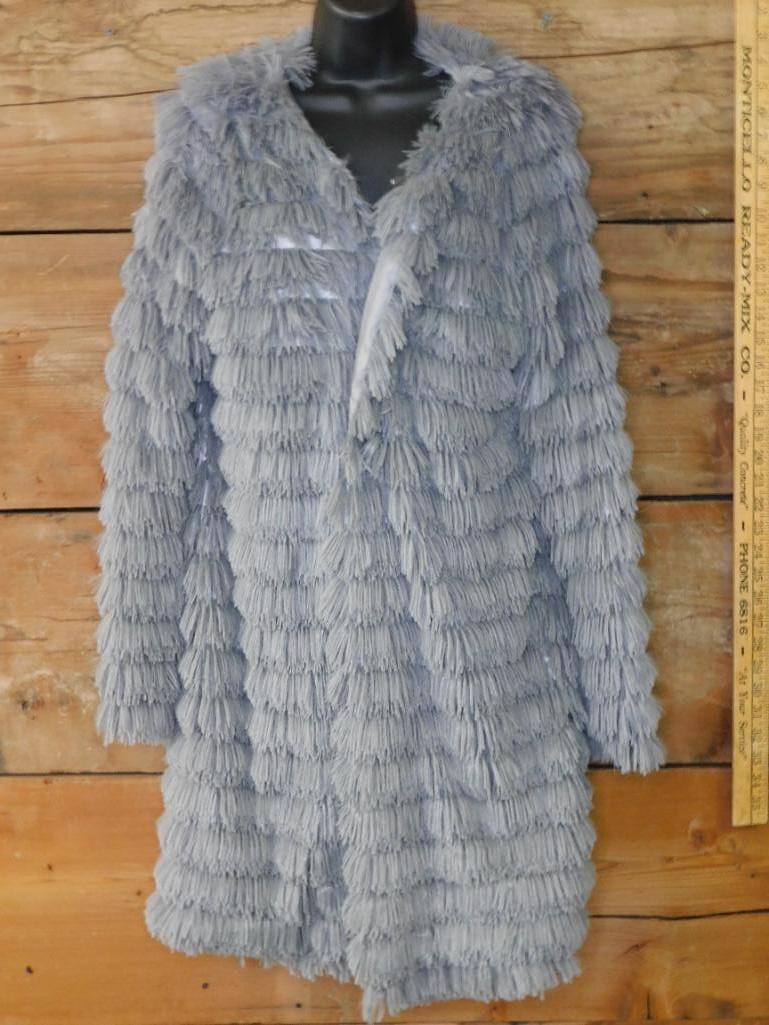 NEW ANDREE BY UNIT FAUX FUR FRINGE GRAY JACKET SIZE SMALL BOUTIQUE CLOTHING: New Andree By Unit Faux Fur Fringe Gray Jacket Size Small Boutique Clothing. See photos for exact size and condition.