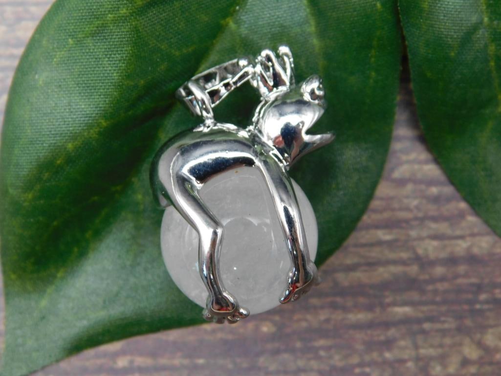 QUARTZ FROG PENDANT ROCK STONE LAPIDARY SPECIMEN: Quartz Frog Pendant Rock Stone Lapidary Specimen. See photos for exact size and condition.