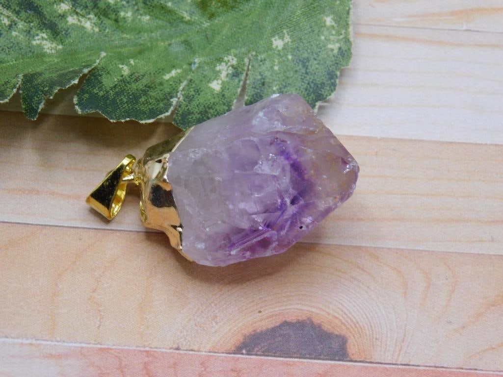 AMETHYST PENDANT ROCK STONE LAPIDARY SPECIMEN: AMETHYST PENDANT ROCK STONE LAPIDARY SPECIMEN