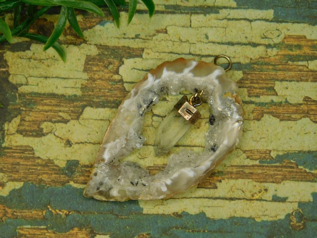 GEODE SLICE PENDANT ROCK STONE LAPIDARY SPECIMEN: We are an auction house conducting a live auction with several hundred lots. It sometimes takes up to three weeks to ship, and announcements are made during the auction that affect some items.