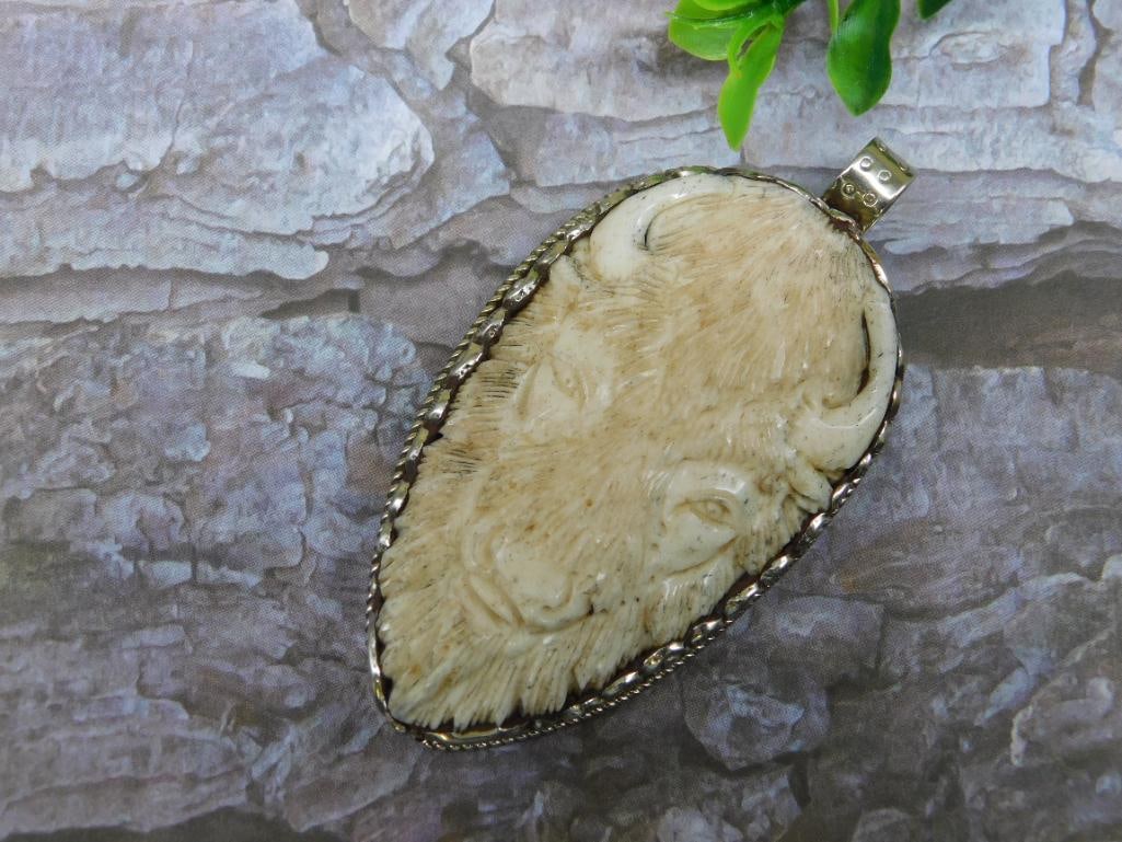 CARVED BONE BISON PENDANT ROCK STONE LAPIDARY SPECIMEN: CARVED BONE BISON PENDANT ROCK STONE LAPIDARY SPECIMEN