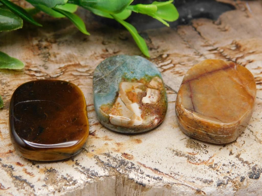 JEWELRY SALE! ROCK STONE LAPIDARY SPECIMEN: We are an auction house conducting a live auction with several hundred lots. It sometimes takes up to three weeks to ship, and announcements are made during the auction that affect some items.
