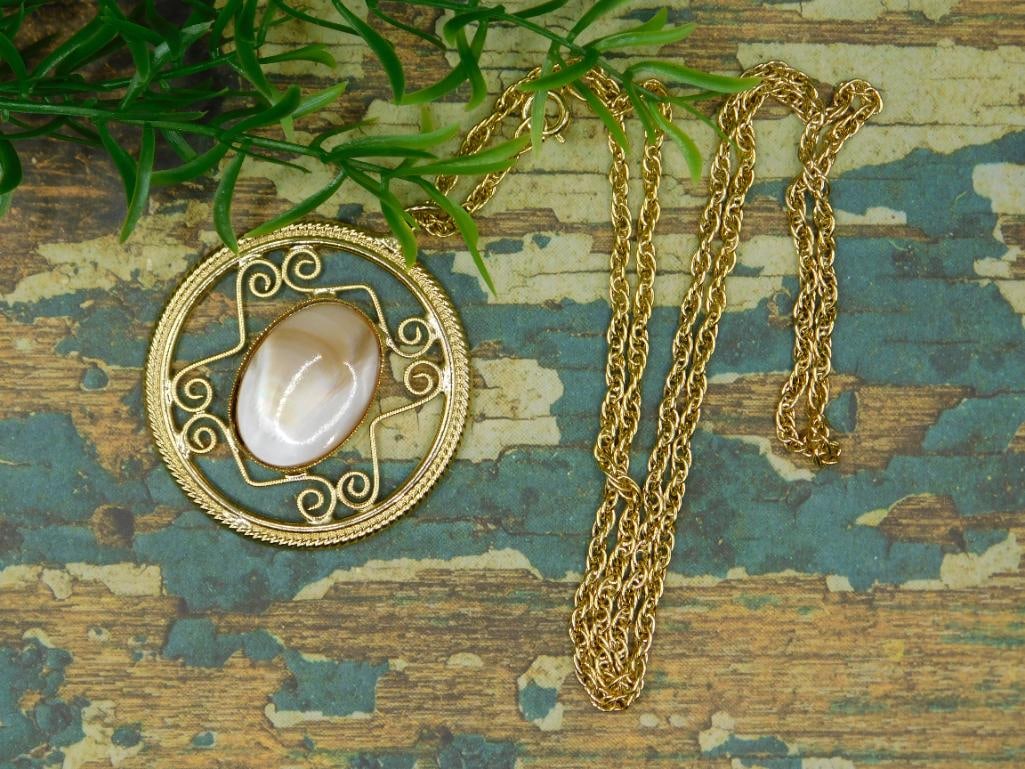 JEWELRY SALE! ROCK STONE LAPIDARY SPECIMEN: We are an auction house conducting a live auction with several hundred lots. It sometimes takes up to three weeks to ship, and announcements are made during the auction that affect some items.