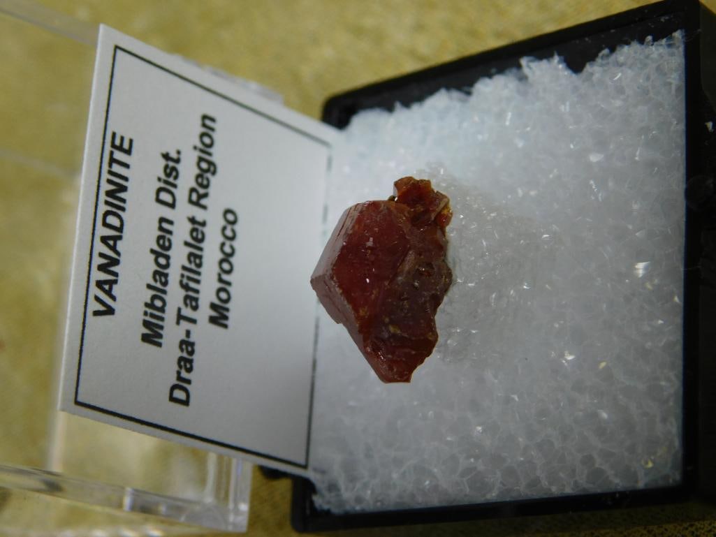 VANADINITE ROCK STONE LAPIDARY SPECIMEN - 5