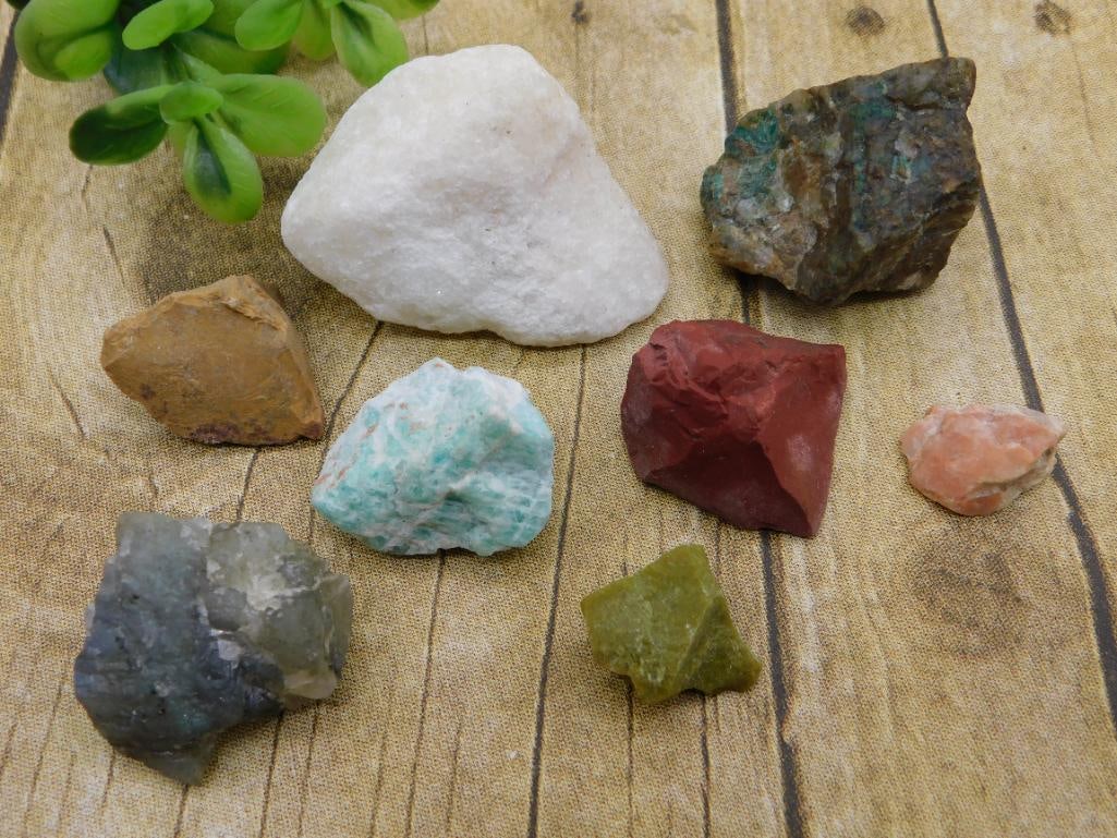 MIXED LOT ROCK STONE LAPIDARY SPECIMEN: MIXED LOT ROCK STONE LAPIDARY SPECIMEN