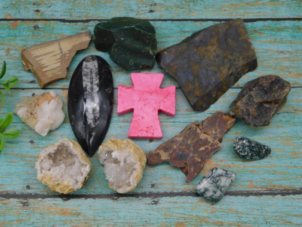 MIXED LOT ROCKS BEADS FOSSILS: MIXED LOT ROCKS BEADS FOSSILS ROCK STONE LAPIDARY SPECIMEN