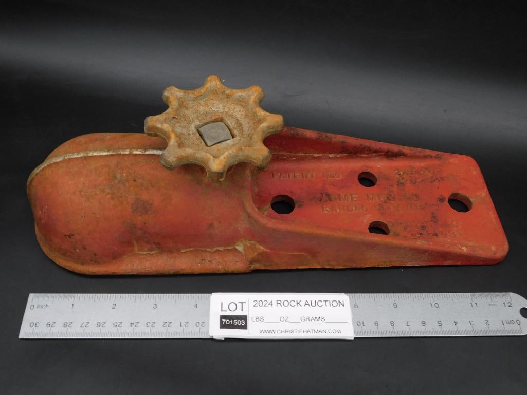 CAST IRON TRAILER HITCH RECEIVER - 8