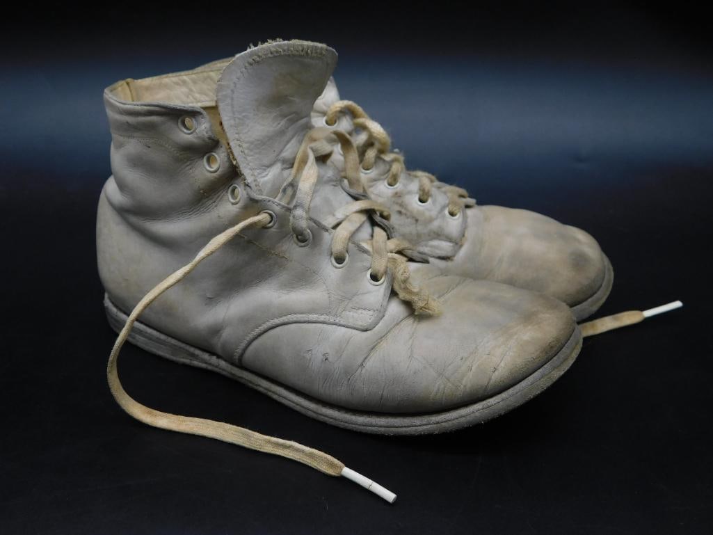ANTIQUE CHILDS SHOES VINTAGE ANTIQUE: Antique Childs Shoes Vintage Antique. See photos for exact size and condition.