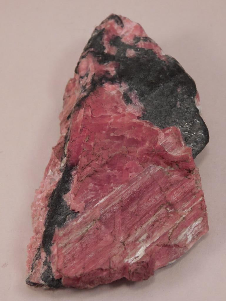 GEM RHODONITE ROCK STONE LAPIDARY SPECIMEN: GEM RHODONITE ROCK STONE LAPIDARY SPECIMEN